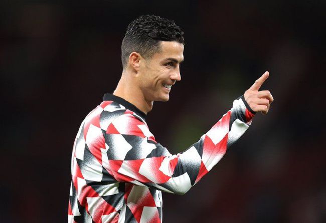 美女扒开双腿让男人捅