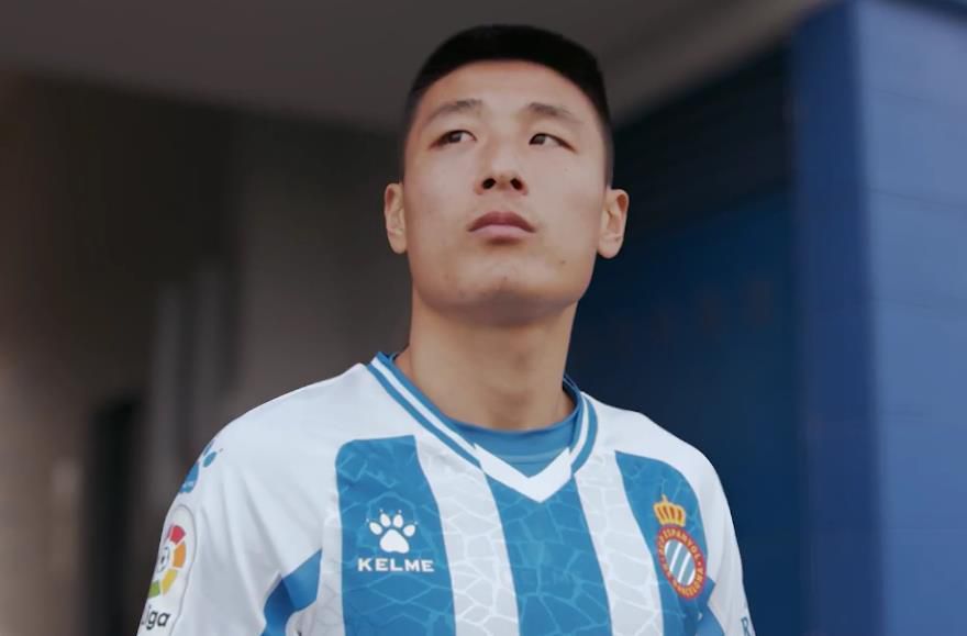 是男人就帮她脱