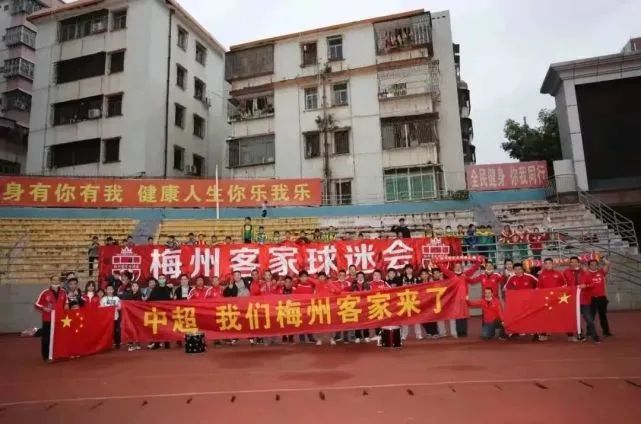 小浪货下面小泬好湿