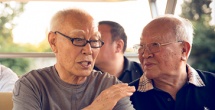 巨胸流奶水视频在线播放